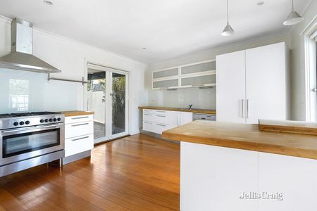 38 Jells Road, Cheltenham - Photo 5