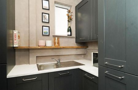 4 bedroom semi-detached house to rent - Photo 2