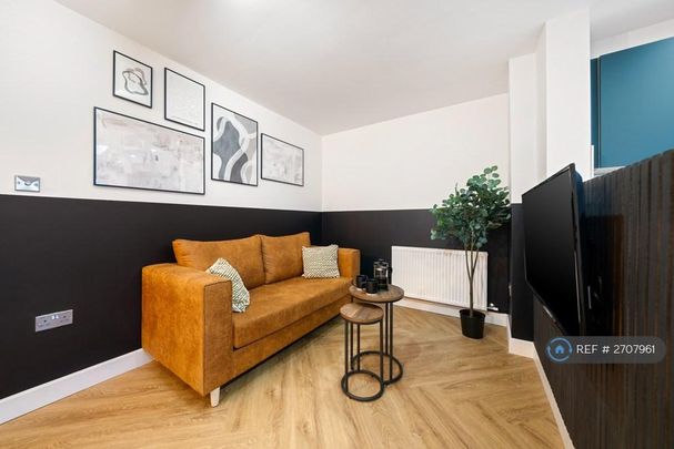 1 bedroom in a house share to rent - Photo 1