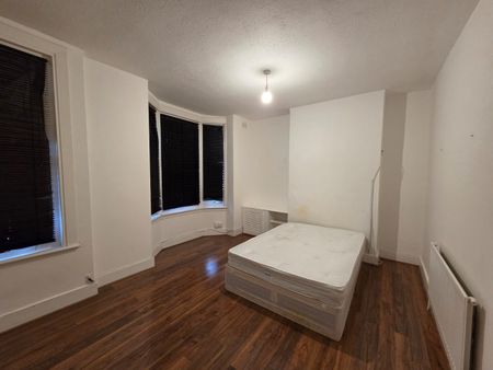 2 Bed Flat, Goodall Road, E11 - Photo 3