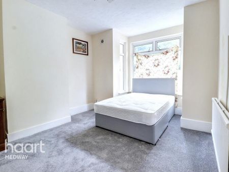 3 bedroom terraced house to rent - Photo 5