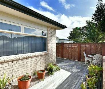 Orewa, 10 Centreway Road - Photo 1