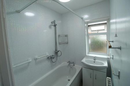 Elizabeth Drive, Castleford - Photo 3