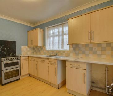 2 bedroom semi-detached bungalow to rent - Photo 6