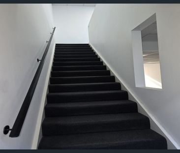 STYLISH SPLIT-LEVEL HOME OFFICE / RESIDENCE - Photo 6