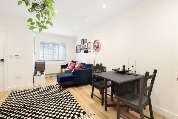 1 Bed Terraced House, Coliston Passage, SW18 - Photo 1