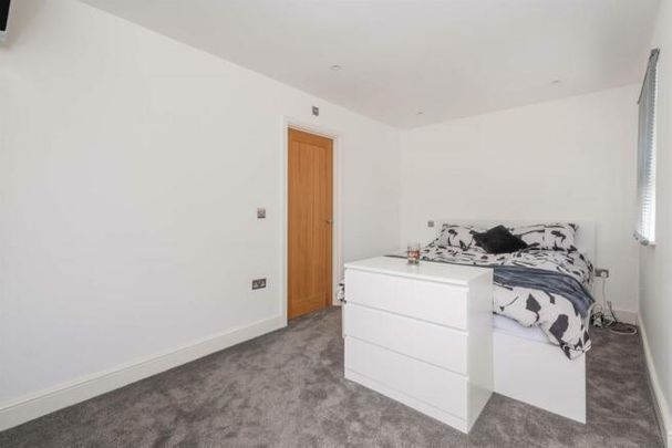 Nant Y Rhos, Cardiff - Photo 1