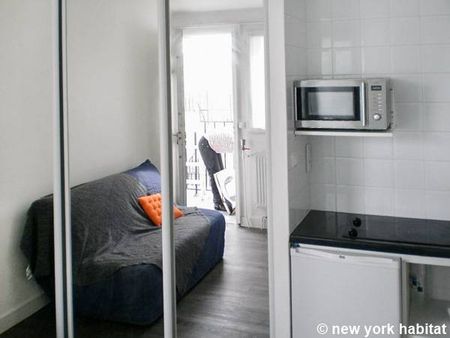 Logement à Paris, Location meublée - Photo 2