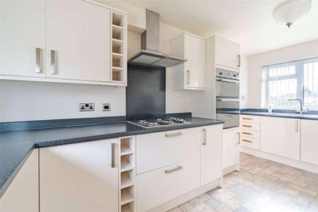 Churchill Close, Sturminster Marshall, Wimborne, Dorset, BH21 - Photo 4