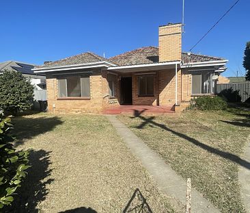 Beautifully Renovated 3 Bedroom Home Close to CBD! - Photo 1