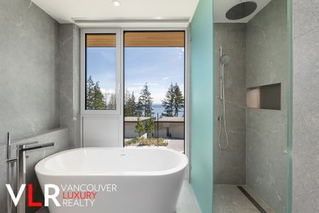 House in West Vancouver, BC - Photo 4