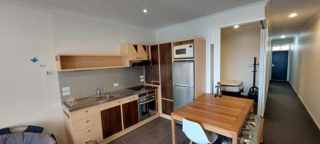 Large 2 Bedroom Unit - Secured carpark included! - Photo 5