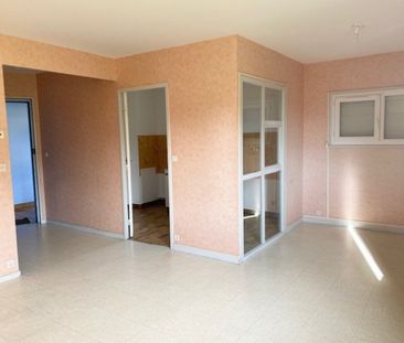 Location Appartement 3 pièces 64 m² Saint-Benoît-du-Sault - Photo 1