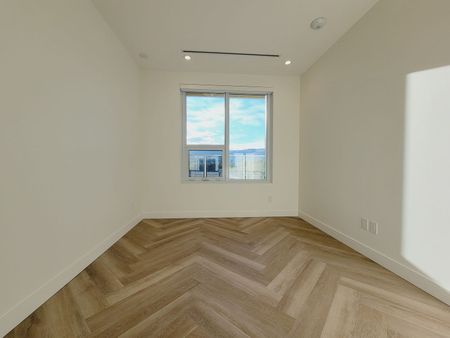 Upscale 1 bed + den condo at Movala - Photo 3