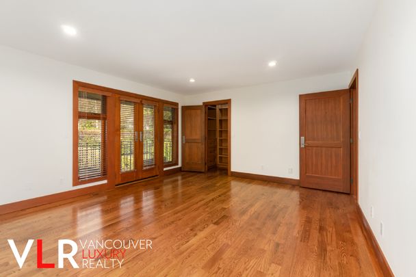 House in West Vancouver, BC - Photo 1