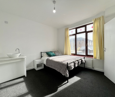 EN-SUITE Rooms Available - 5 mins from station - Photo 5