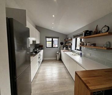 3 bedroom semi-detached bungalow to rent - Photo 6