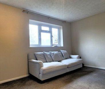 2 bedroom maisonette to rent - Photo 2