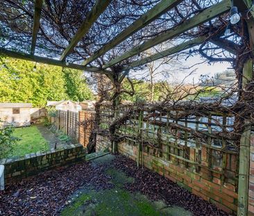 Catteshall Lane, Godalming - 1 bedroomProperty for lettings - Seymours - Photo 1