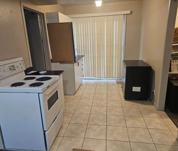 For Lease - 22 Jane Crescent, Barrie, Ontario - Photo 3