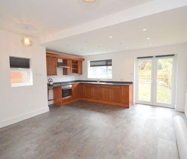 3 bedroom semi-detached house to rent - Photo 4