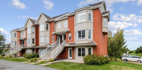 Condo 4 ½ à louer, avec 2 stationnements intérieurs chauffés, près des commerces et du grand parc urbain de Brossard - Photo 2