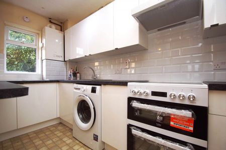 1 bed Terraced for rent - Photo 2