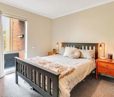 Two Bedroom Apartment In Prime Wollongong Location - Photo 2