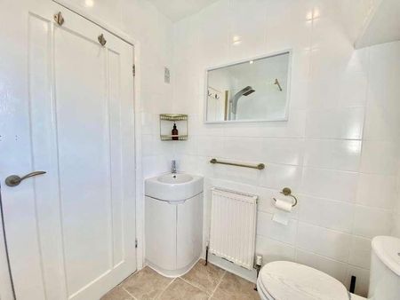 Bay Close, Huddersfield, HD3 - Photo 4