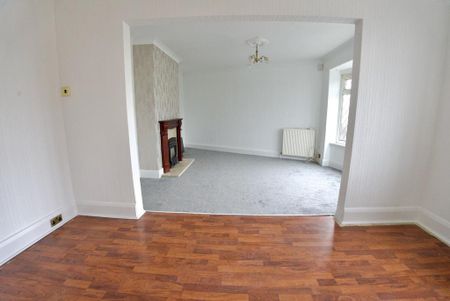 4 bedroom flat to rent - Photo 3