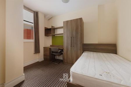 8 bedroom flat to rent - Photo 3