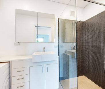 Modern Apartment with Stunning Water Views - Photo 1