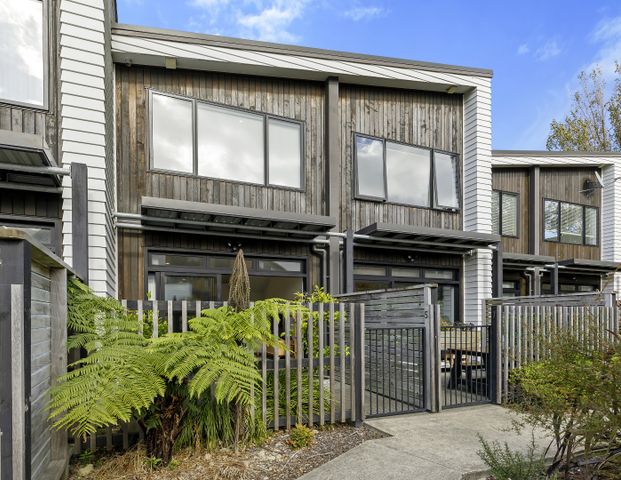 Modern Two-Bedroom Townhouse in Popular Fairfield - Photo 1