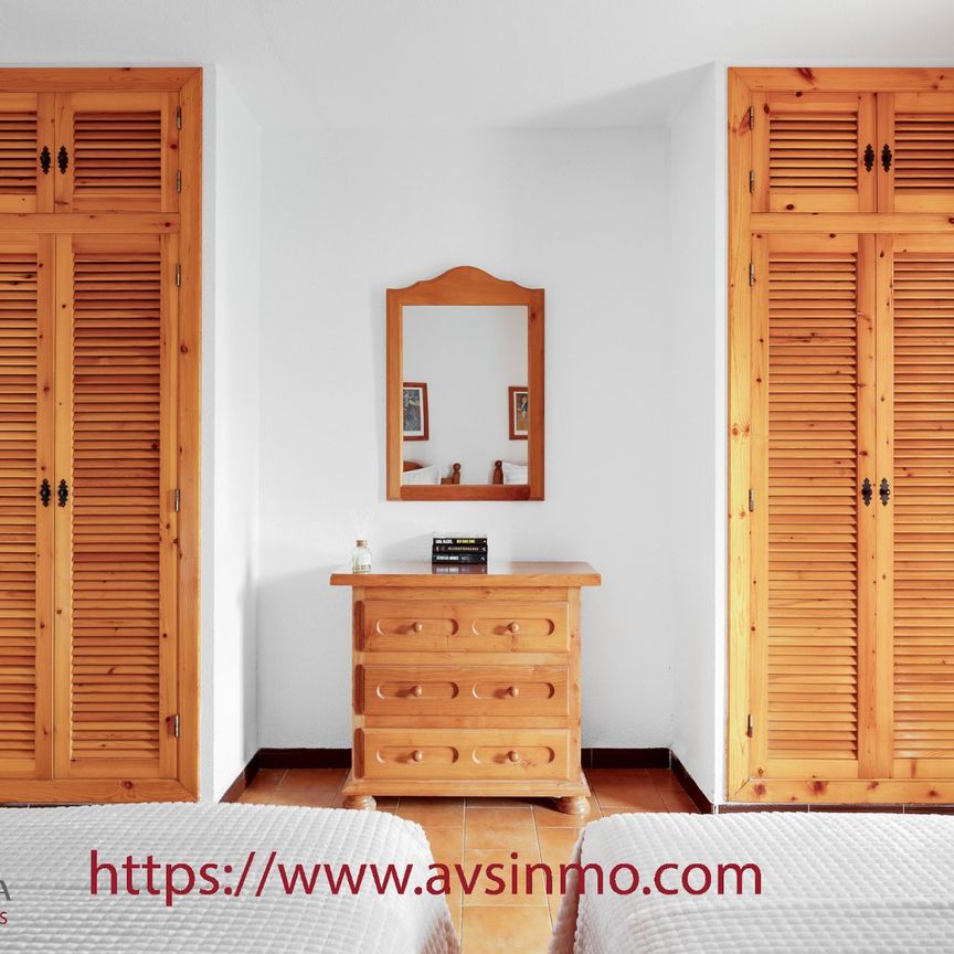 Casa adosada de alquiler en Calle Ravel, 12, Gran Vista - Olivo de Oro - Photo 1