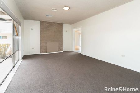 SPACIOUS FAMILY HOME - Photo 2