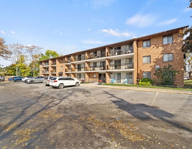 Historic Town Apartments | 3262 Sandwich St., Windsor - Photo 1