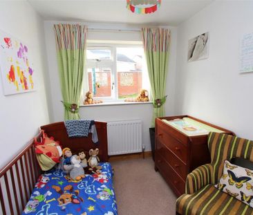 2 bedroom semi-detached bungalow to rent - Photo 2