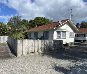 Cozy Cottage in Onerahi - Photo 2