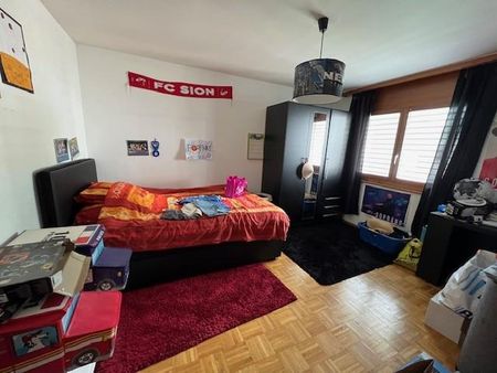 Spacieux appartement partiellement rénové de 4.5 pièces au 1er étage - Foto 5