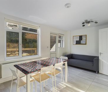 6 bedroom terraced house to rent - Photo 3