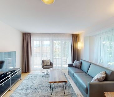 Stylish 2.5-Room Furnished Apartment with Balcony in Zürich's Sought-After District 6 - Photo 4