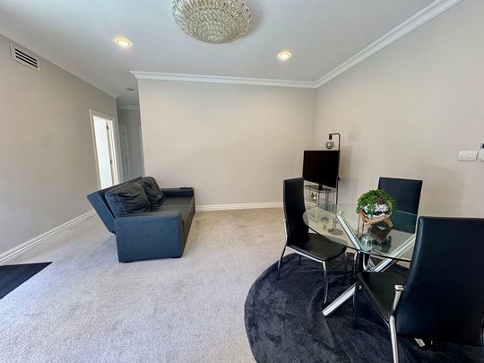 Modern Rooms For Rent - Ensuite and Kitchen - Photo 1