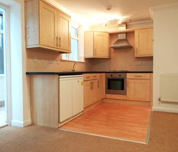 Victoria Road North, Southsea - Photo 3