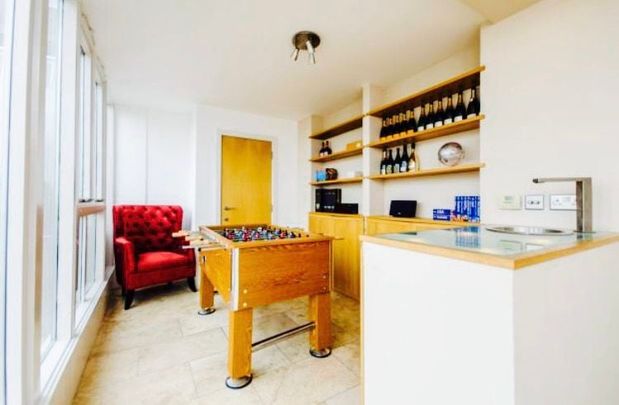 2 Bed Penthouse, Rayleigh Road, E16 - Photo 1