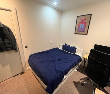 Room in a Shared Flat, Discovery Dock Apartments East, E14 - Photo 4