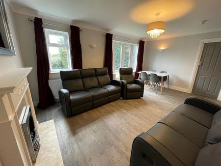 1 bedroom in a house share to rent - Photo 2