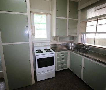 Charming two-bedroom home - Photo 3
