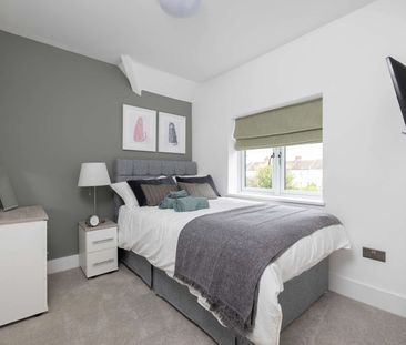 Burnell Avenue Room 5 - Photo 4