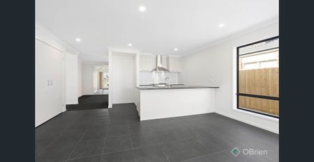 Family Home with Second Living Area! - Photo 4