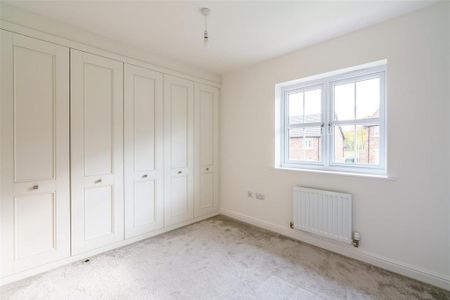 4 bedroom detached house to rent - Photo 3